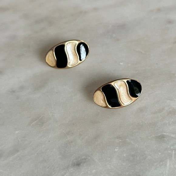 Vintage Earrings Gold Tone Black & Cream Enamel Studs - Picture 2 of 7